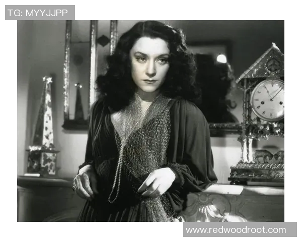 足球明星们的女人：她们背后的故事与荣耀的陪伴